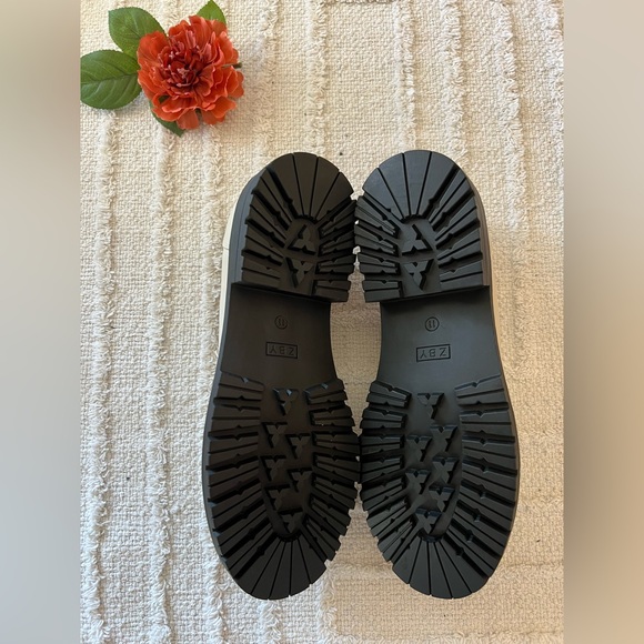 ZBY Cream Loafers Slip On Shoes- Size 11 - Picture 4 of 6